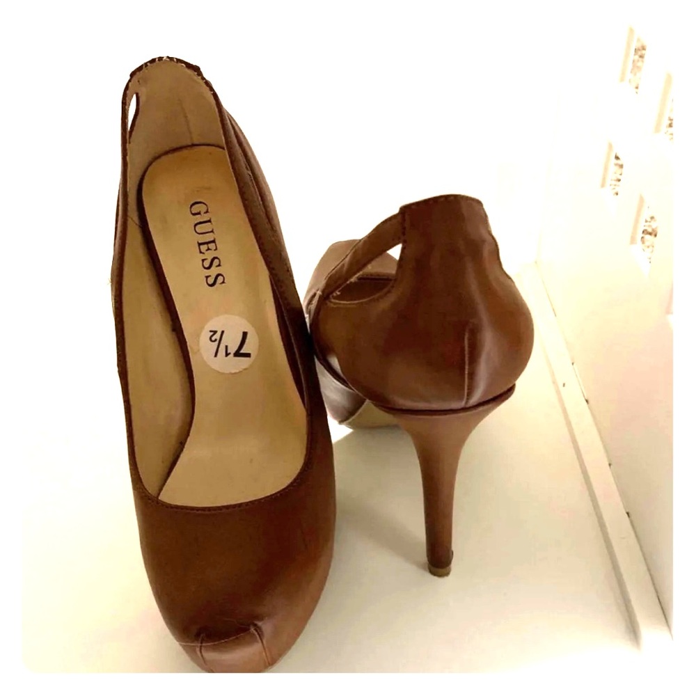 Guess pumps new
